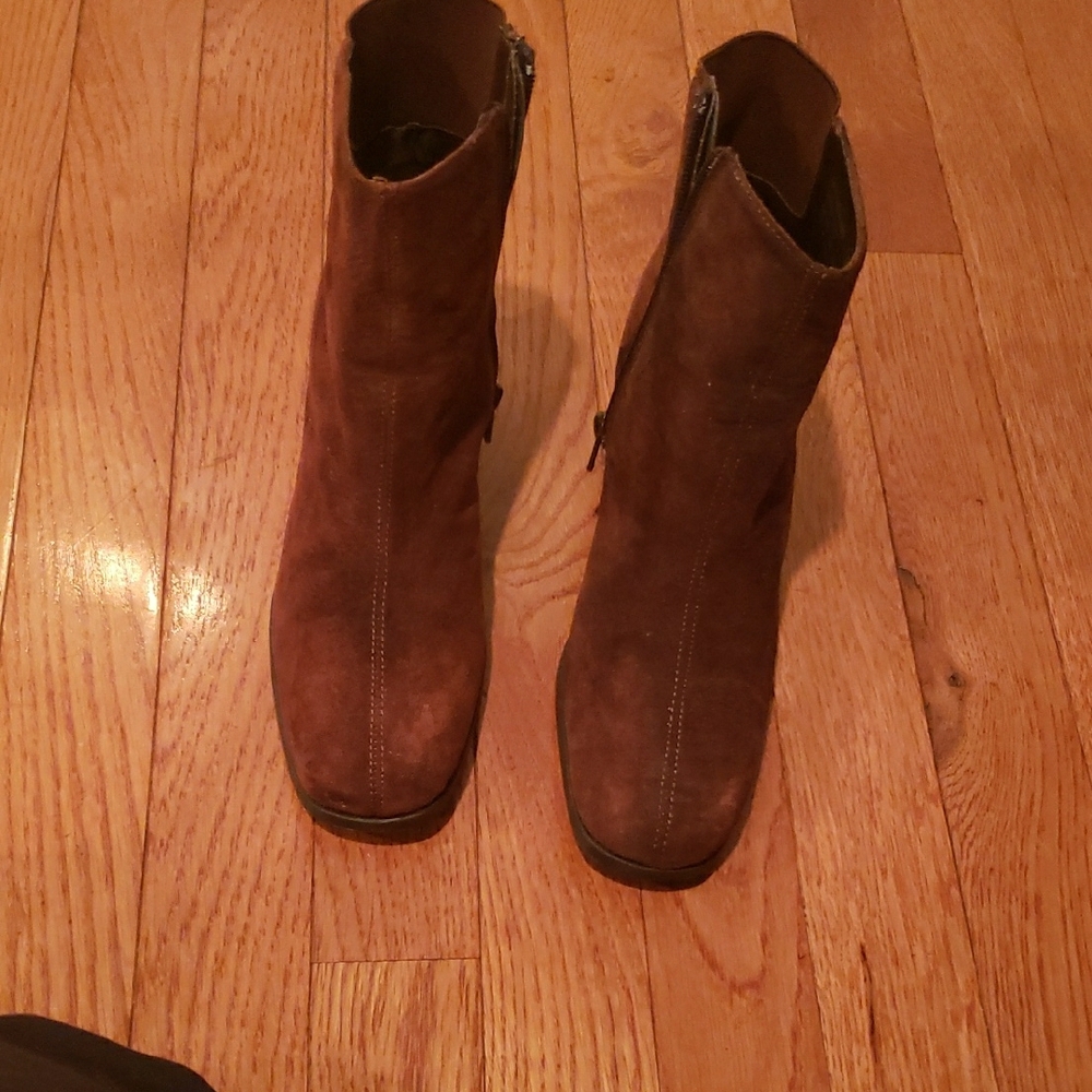Elegant Brown Suede Ankle Boots